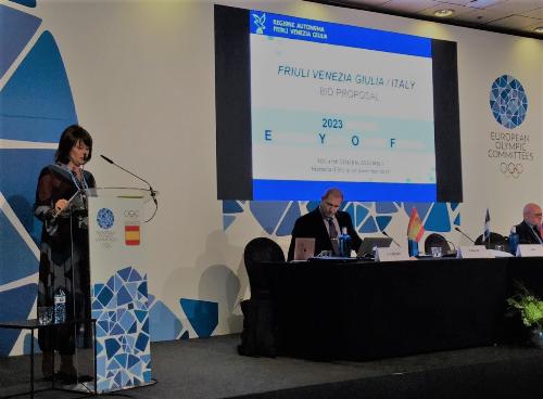 L'assessore FVG, Alessia Rosolen, a Marbella durante la presentazione della candidatura del Friuli Venezia Giulia per gli Eyof invernali 2023